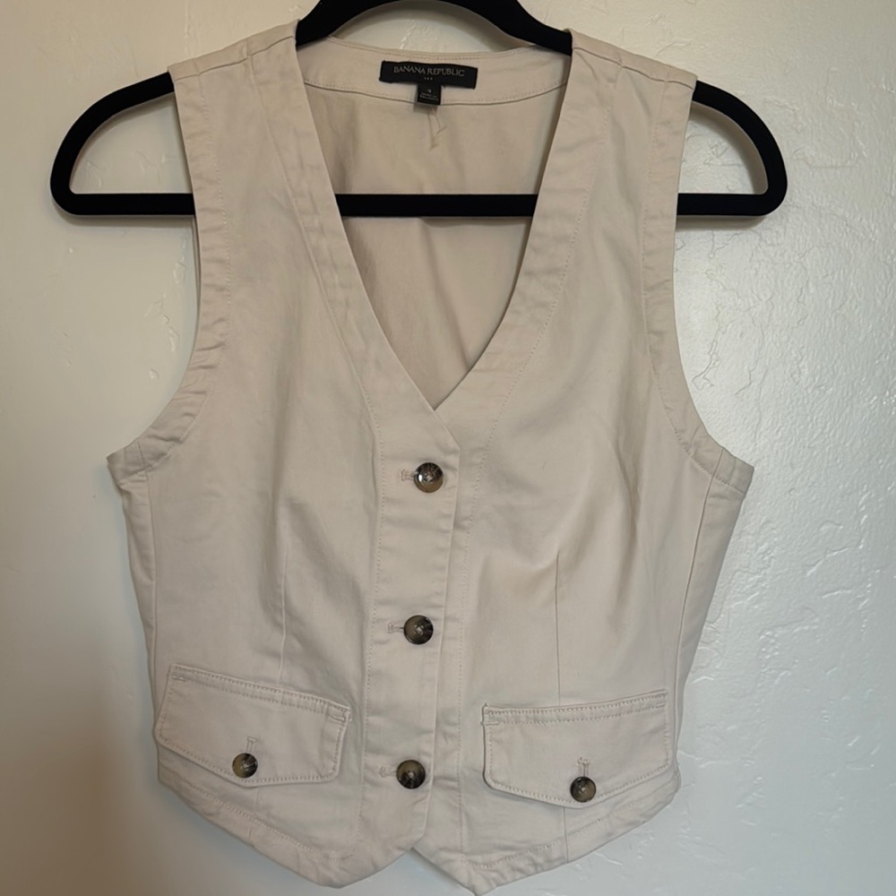 Banana Republic Light Tan Buttoned Vest